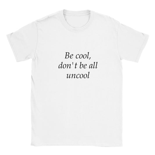 Rolig med texten t-shirt med be cool, don’t be all uncool 